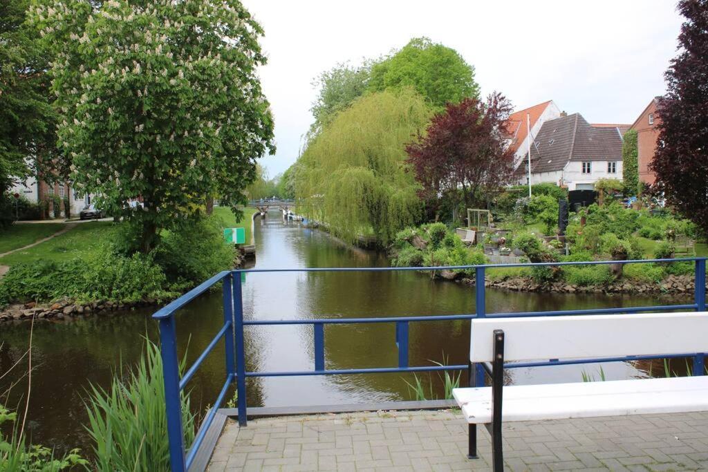 Hollaender Flair Friedrichstadt Exterior foto