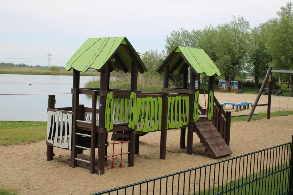 Hollaender Flair Friedrichstadt Exterior foto