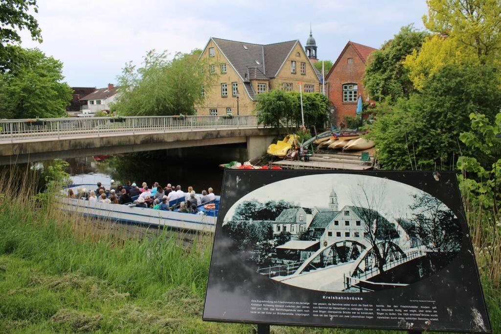 Hollaender Flair Friedrichstadt Exterior foto